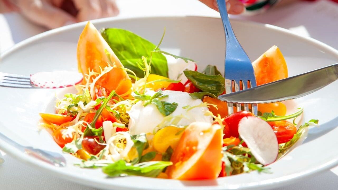 Tavolo-restaurant-Monaco-burrata-tomatoes